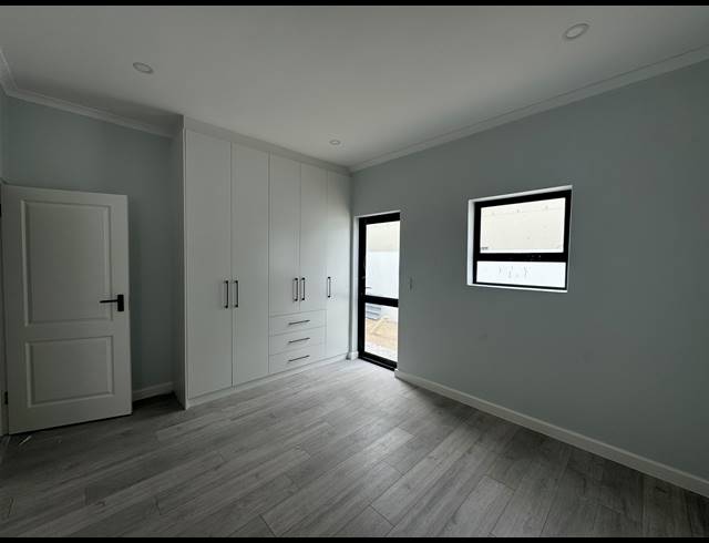 5 BEDROOM HOUSE FOR SALE IN SANDOWN